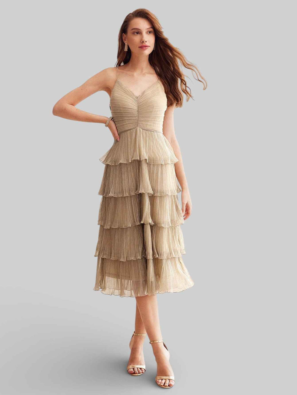 Vestido de Festa Curto em Camadas Metalizado