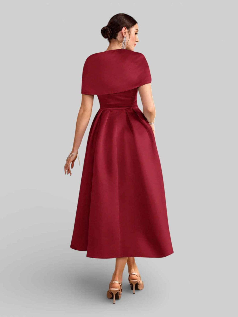 Vestido de Festa Curto Assimétrico Strass