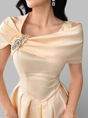 Vestido de Festa Curto Assimétrico Strass