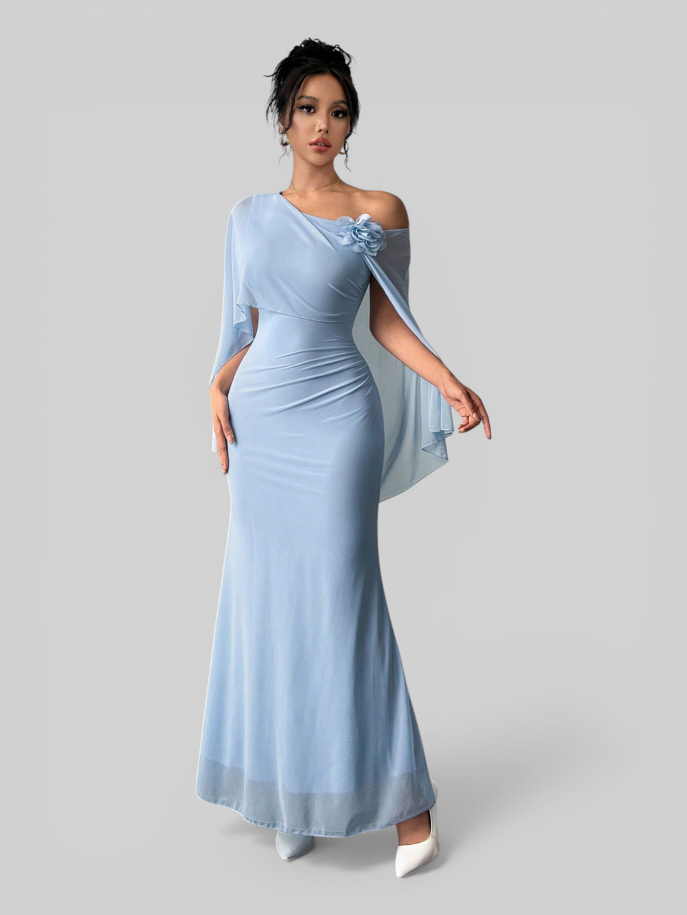 Vestido de Festa Longo Com Capa e Flor Flamesqui