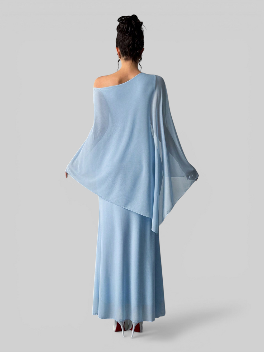 Vestido de Festa Longo Com Capa e Flor Flamesqui