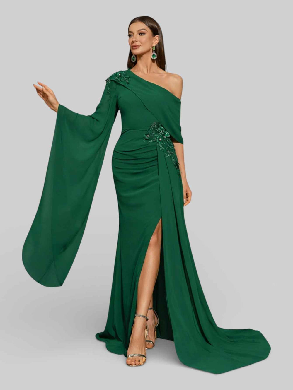 Vestido de Festa Luxo Capa e Calda Formal Dress