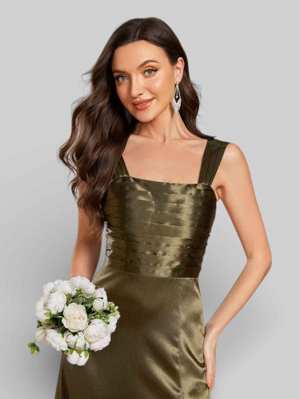 Vestido de Festa com Fenda Gola Quadrada Acetinado