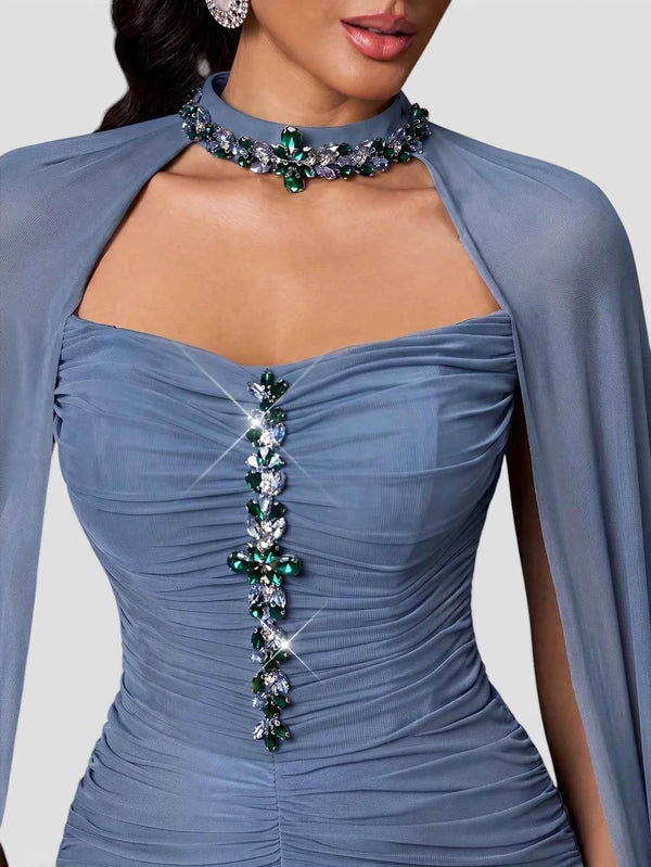 Vestido de Festa Longo Gola Halter com Capa Pedrarias Five