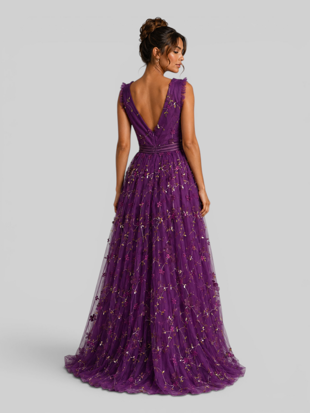 Vestido de Festa Longo Bordado e Apliques Gola V Mallet