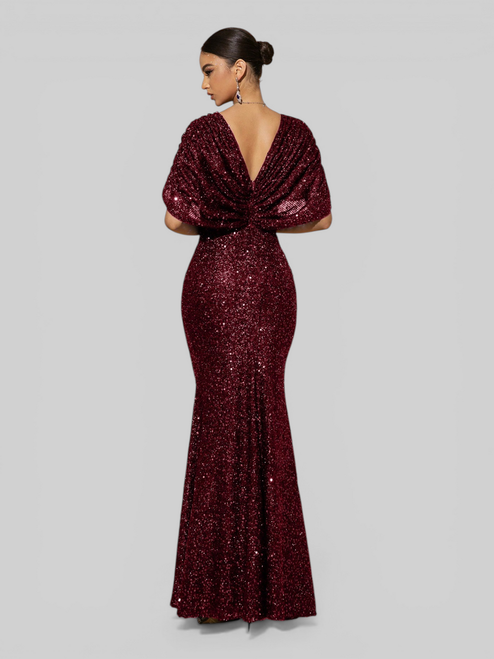 Vestido de Festa Longo Paetê Manga Capa Morcego