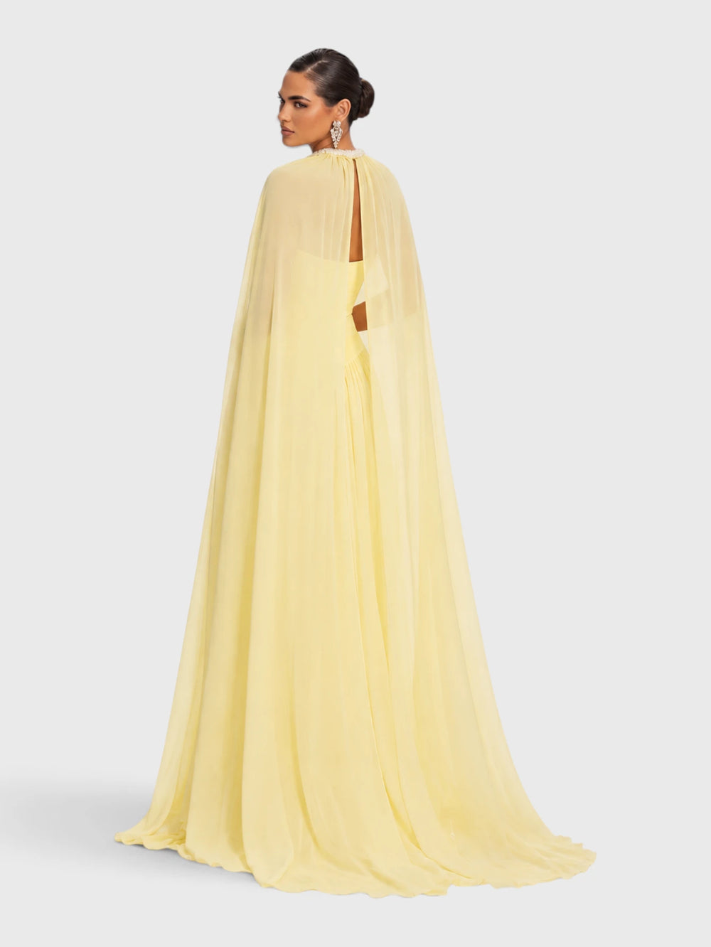 Vestido de Festa Longo Tomara que Caia com Capa Longa Halter