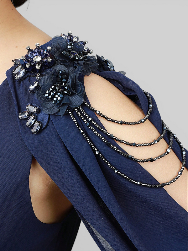 Vestido de Festa Longo com Capa e Apliques Oriente