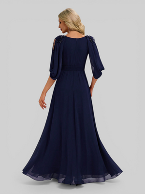 Vestido de Festa Longo com Capa e Apliques Oriente