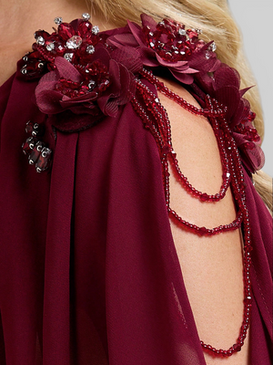 Vestido de Festa Longo com Capa e Apliques Oriente
