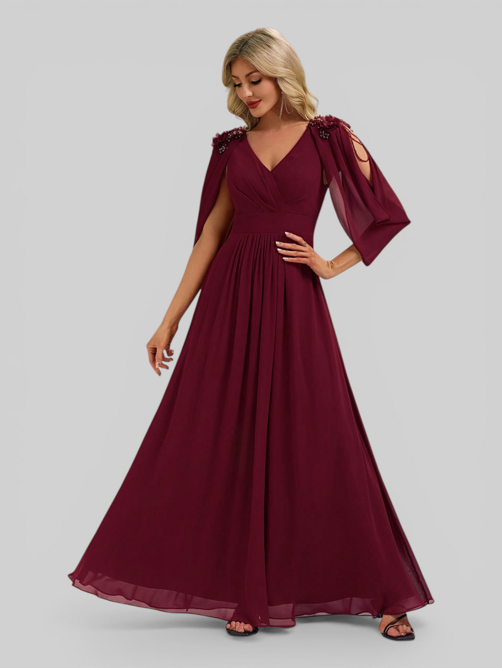 Vestido de Festa Longo com Capa e Apliques Oriente