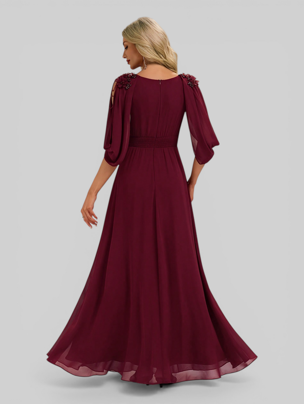 Vestido de Festa Longo com Capa e Apliques Oriente