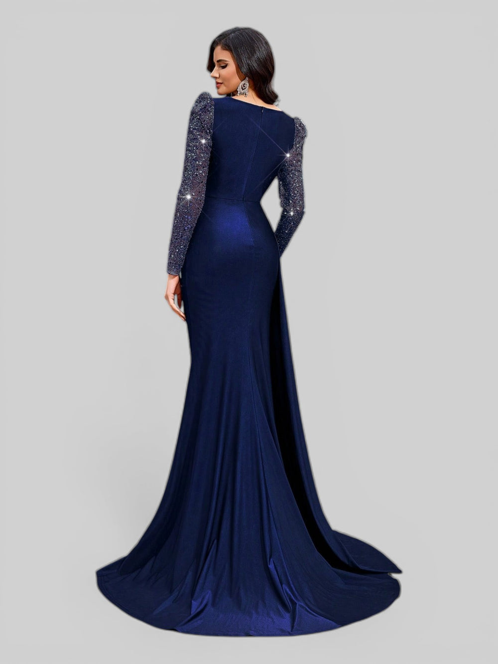 Vestido de Festa Manga Longa Paetê com Cauda Assimétrica