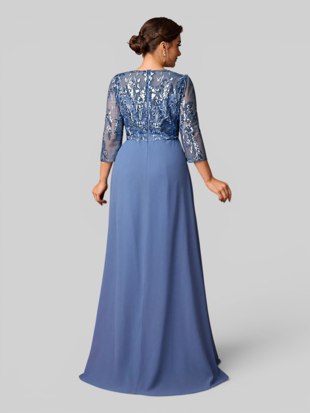 Vestido de Festa Plus Size Manga Longa Bordado e Paetê Pequim