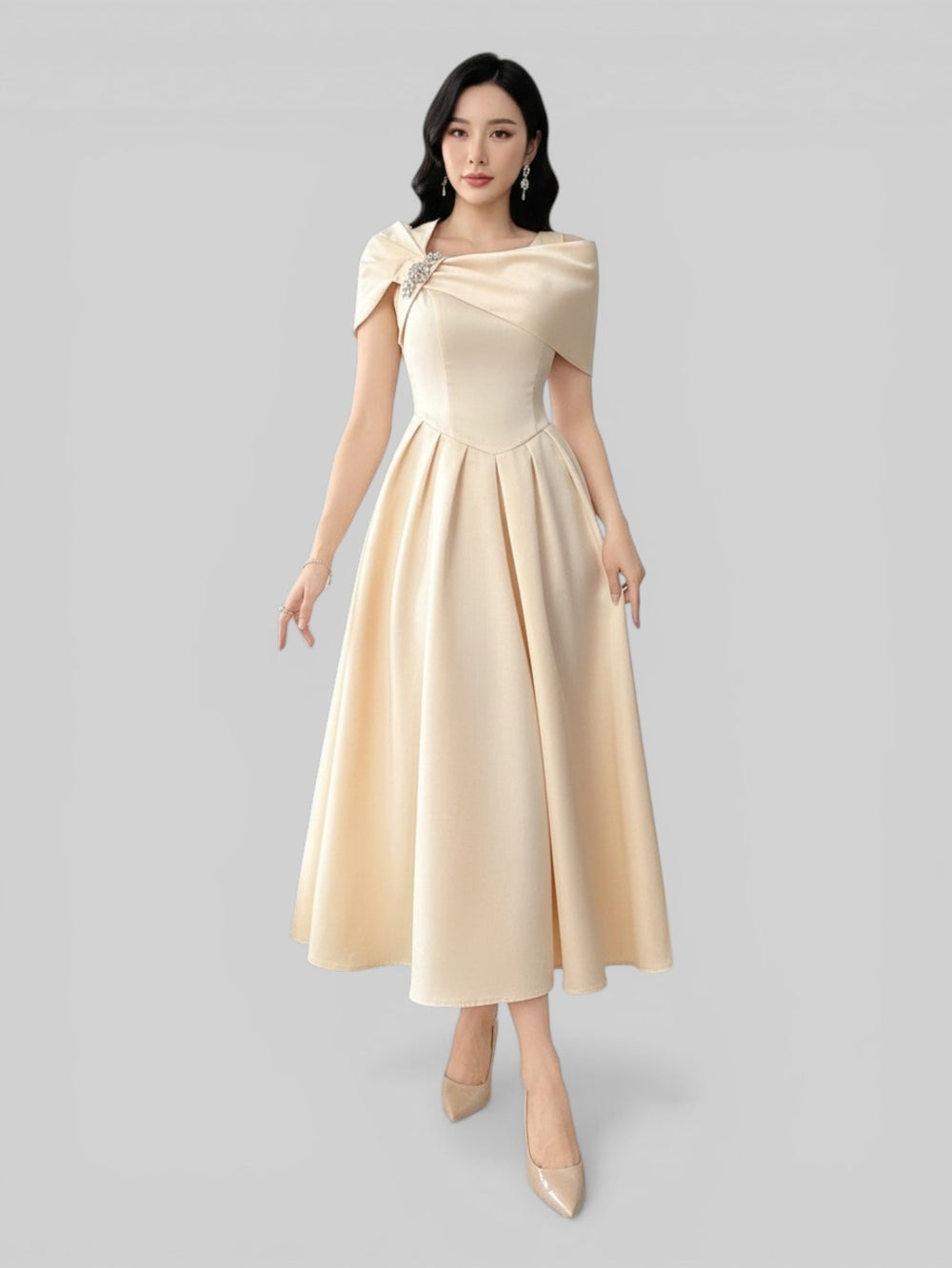 Vestido de Festa Curto Assimétrico Strass