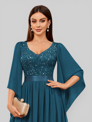 Vestido de Festa Longo com Capa Elegante